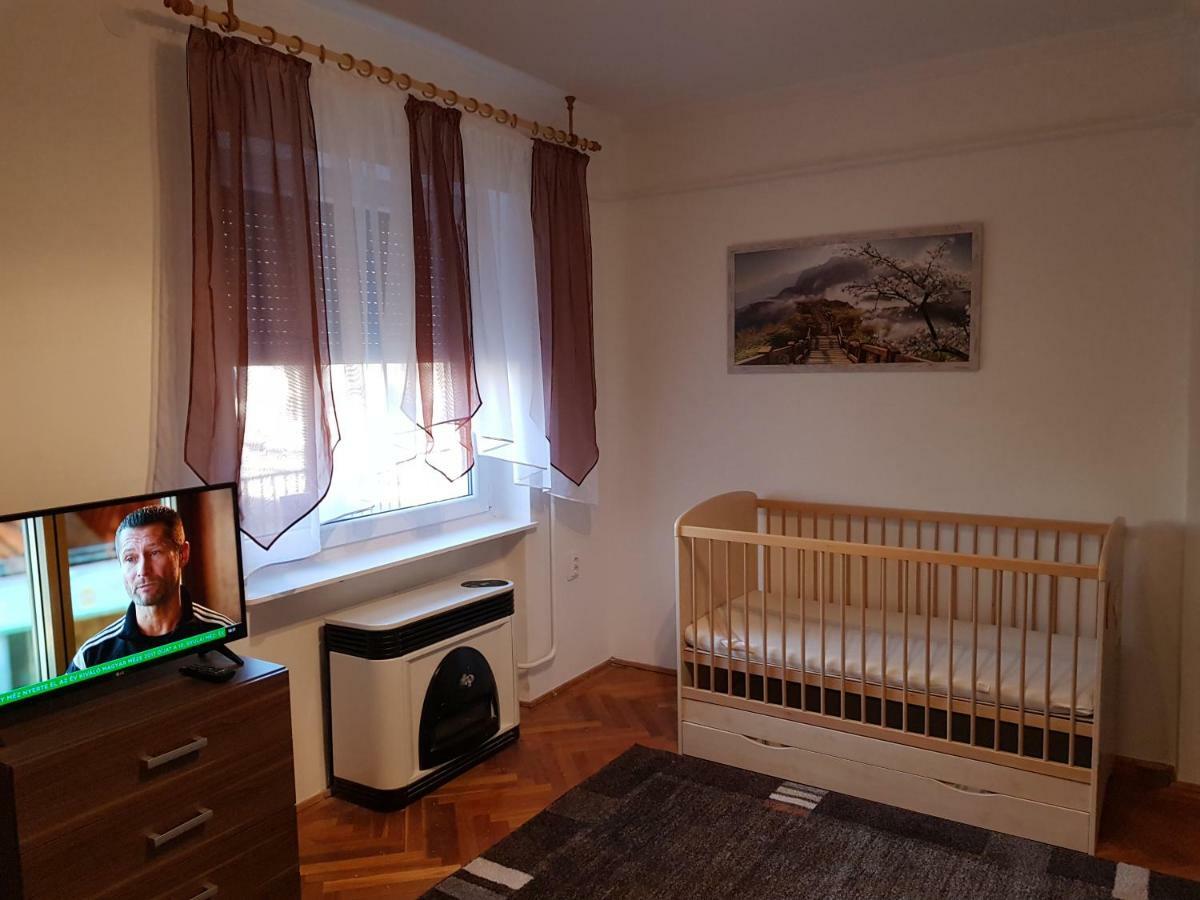 Lia Apartman Kiskunhalas Εξωτερικό φωτογραφία
